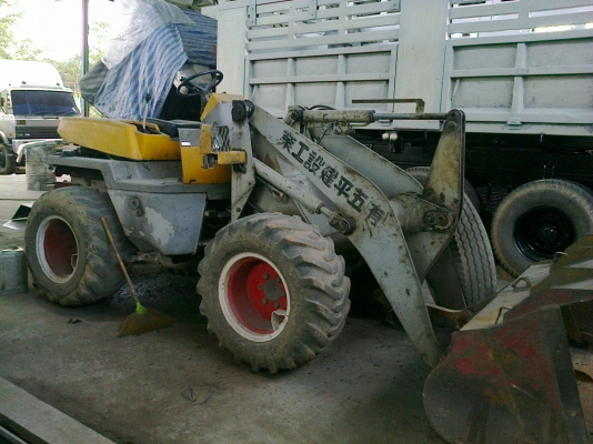 รถตักล้อยาง4x4 WA40 (KOMATSU)รถนอก จอดไว้ในโรงจอดไม่ได้ใช้ รถสภาพยังใช้งานได้ดี