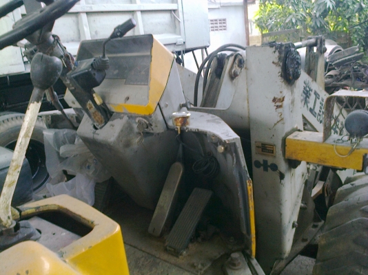 รถตักล้อยาง4x4 WA40 (KOMATSU)รถนอก จอดไว้ในโรงจอดไม่ได้ใช้ รถสภาพยังใช้งานได้ดี