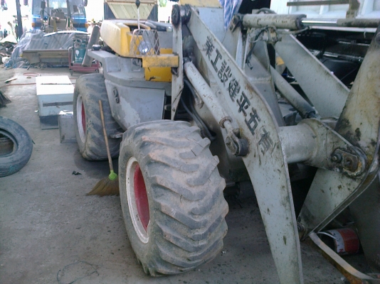 รถตักล้อยาง4x4 WA40 (KOMATSU)รถนอก จอดไว้ในโรงจอดไม่ได้ใช้ รถสภาพยังใช้งานได้ดี