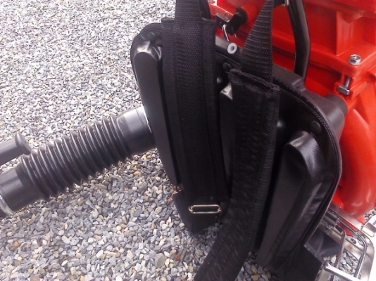 เครื่องพ่นปุ๋ยนพ่นยาสะพายหลังรุ่น TU26 ของMITSUBISHI ชนิดใช้ใบพัดลมพ่นเม็ดปุ๋ยหริอพ่นน้ำยาได้