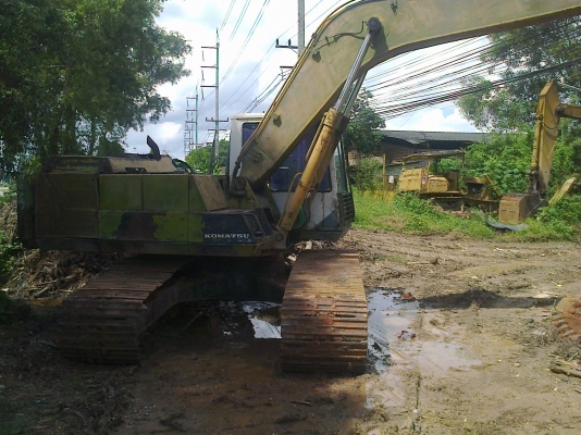 PC200-3 รถสภาพดีมาก ทุกอย่างเกือบจะเป็นรุ่น5 เอวแน่นๆเครื่องแห้งแน่น