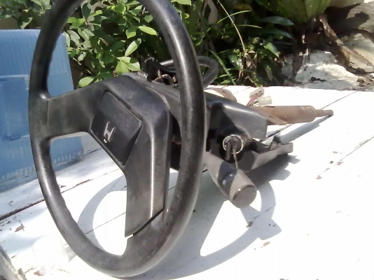 อะไหล่เก่ารถยนต์หลายอย่างเผื่อใช้ได้ อะไหล่เก่ารถยนต์หลายอย่างเผื่อใช้ได้