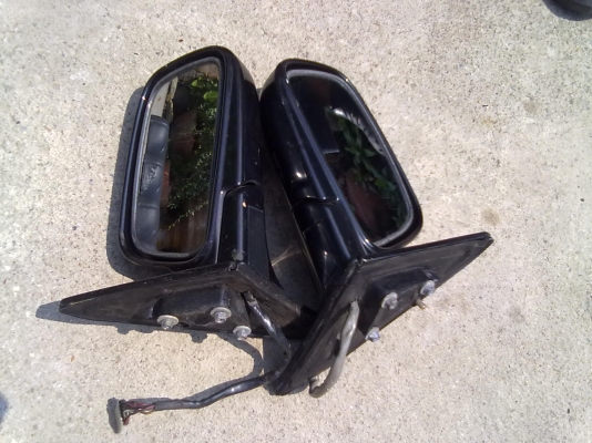 อะไหล่เก่ารถยนต์หลายอย่างเผื่อใช้ได้ อะไหล่เก่ารถยนต์หลายอย่างเผื่อใช้ได้