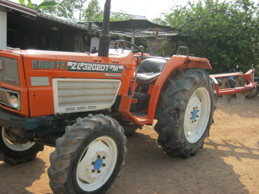 ขายด่วนรถไถนาคูโบต้า zl 3202 dt-m 4wd 2เพลาพวงมาลัยเพาเวอร์ พร้อมอุปกรณ์ผาน lcs 6x22พร้อมใช้ครับ.....