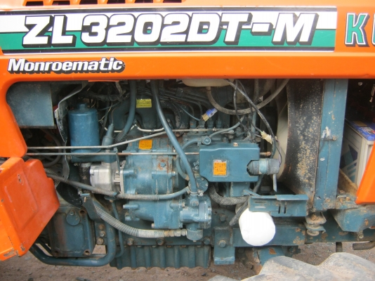 ขายด่วนรถไถนาคูโบต้า zl 3202 dt-m 4wd 2เพลาพวงมาลัยเพาเวอร์ พร้อมอุปกรณ์ผาน lcs 6x22พร้อมใช้ครับ.....