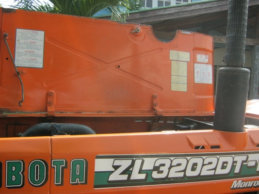 ขายด่วนรถไถนาคูโบต้า zl 3202 dt-m 4wd 2เพลาพวงมาลัยเพาเวอร์ พร้อมอุปกรณ์ผาน lcs 6x22พร้อมใช้ครับ.....