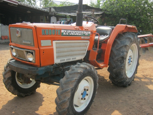 ขายด่วนรถไถนาคูโบต้า zl 3202 dt-m 4wd 2เพลาพวงมาลัยเพาเวอร์ พร้อมอุปกรณ์ผาน lcs 6x22พร้อมใช้ครับ.....