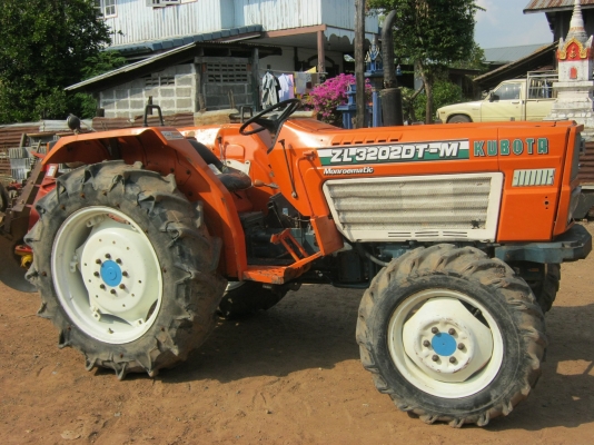 ขายด่วนรถไถนาคูโบต้า zl 3202 dt-m 4wd 2เพลาพวงมาลัยเพาเวอร์ พร้อมอุปกรณ์ผาน lcs 6x22พร้อมใช้ครับ.....