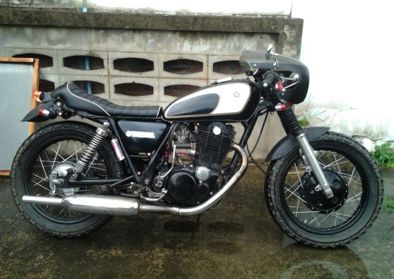 @ SR 400 แต่งคาเฟ่ ขอแลก 250-400 cc สตาร์ทมือครับ หรือรุ่นอื่นลองดูครับผม @