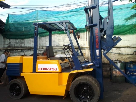 ขายรถโฟล์คลิฟท์ KOMATSU 5FD35 ขนาด 3.5 ตัน เสาสูง 4 เมตร มีฮึ๊ง  เครื่องดีเซล  เกียร์ธรรมดา  สภาพดีมากพร้อมใช้งาน