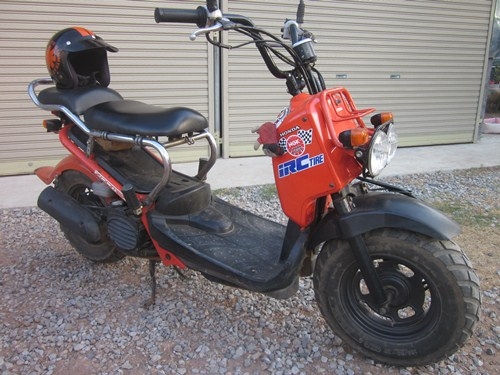 Honda zoomer 50 cc  เดิมๆ  สภาพดีครับ ฮอนด้า ซูมเมอร์ 50 CC.