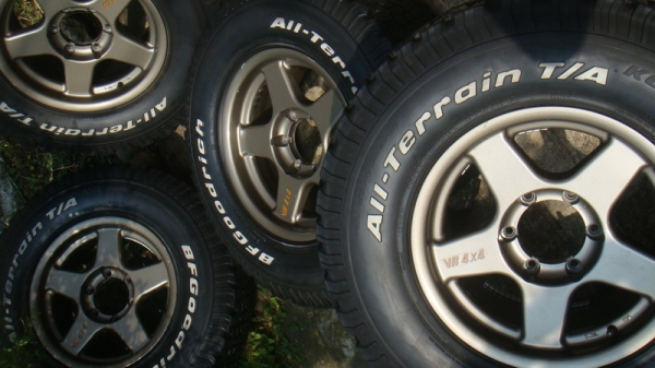 ขายยาง BF Goodrich พร้อมล้อลาย BREDLEY สวยๆ ขายยาง BF Goodrich พร้อมล้อลาย BREDLEY สวยๆ