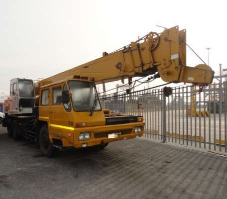 ขายรถเครน Kato Truck Crane :NK200H-V2