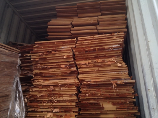 ขายไม้อัดอิตาลี ไม้ใหม่สภาพสวย พร้อมลายไม้ จำนวน 2 ตู้คอนเทรนเนอร์