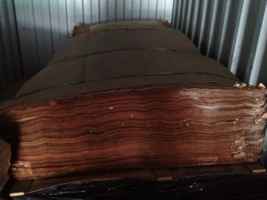 ขายไม้อัดอิตาลี ไม้ใหม่สภาพสวย พร้อมลายไม้ จำนวน 2 ตู้คอนเทรนเนอร์