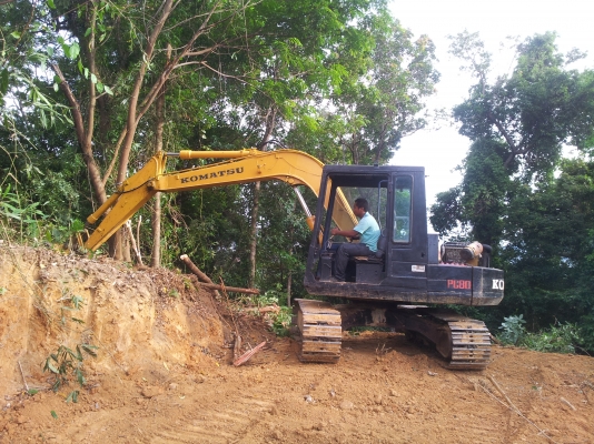 KOMATSU PC80-3รถทำงานอยู่ครับทำงานเร็วประหยัดน้ำมัน
