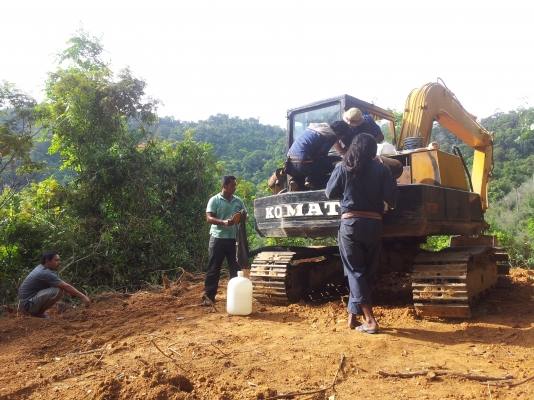 KOMATSU PC80-3รถทำงานอยู่ครับทำงานเร็วประหยัดน้ำมัน