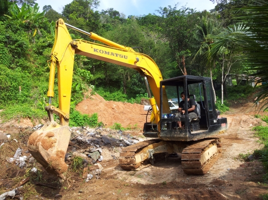 KOMATSU PC80-3รถทำงานอยู่ครับทำงานเร็วประหยัดน้ำมัน