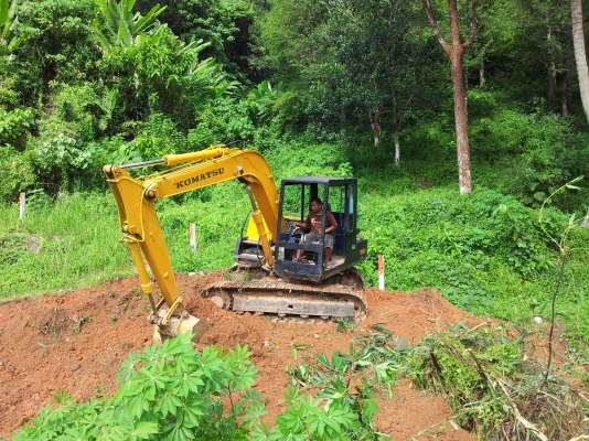 KOMATSU PC80-3รถทำงานอยู่ครับทำงานเร็วประหยัดน้ำมัน