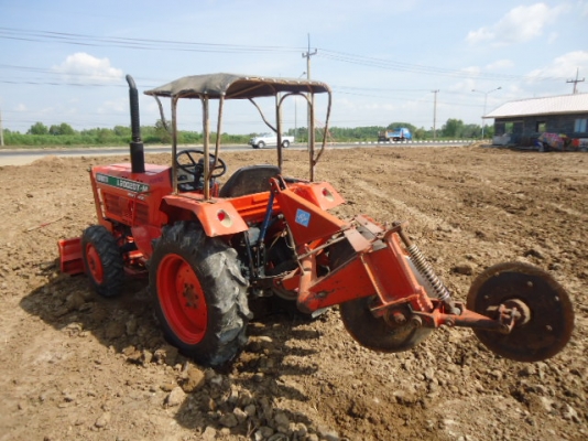 รายละเอียด ขายรถไถคูโบต้า L2002DT-M เครื่องดี สภาพเดิมๆ สีเดิม รถสวย 80-90 \% 2เพลา พร้อมใช้งาน อุปก