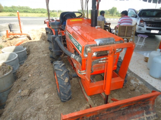 รายละเอียด ขายรถไถคูโบต้า L2002DT-M เครื่องดี สภาพเดิมๆ สีเดิม รถสวย 80-90 \% 2เพลา พร้อมใช้งาน อุปก