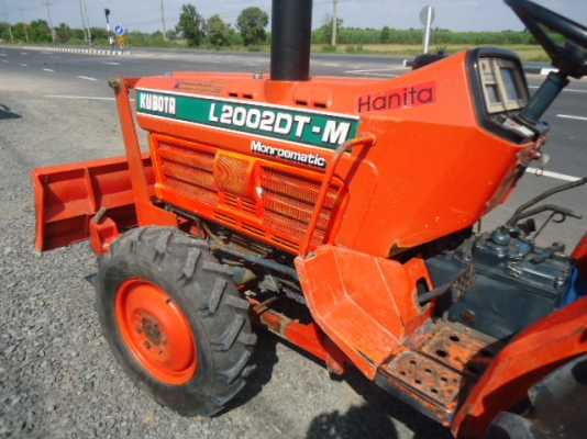 รายละเอียด ขายรถไถคูโบต้า L2002DT-M เครื่องดี สภาพเดิมๆ สีเดิม รถสวย 80-90 \% 2เพลา พร้อมใช้งาน อุปก