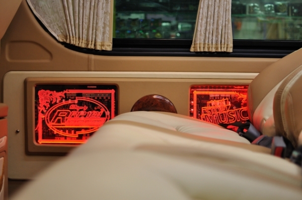 ขายด่วน Commuter 2010 แต่ง VIP 3แถว 9ที่นั่ง ภายในแต่งใหม่