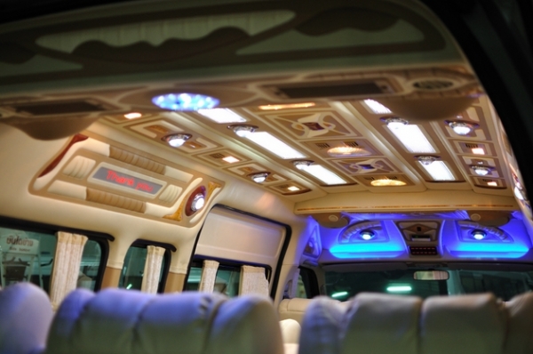 ขายด่วน Commuter 2010 แต่ง VIP 3แถว 9ที่นั่ง ภายในแต่งใหม่