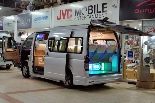 ขายด่วน Commuter 2010 แต่ง VIP 3แถว 9ที่นั่ง ภายในแต่งใหม่