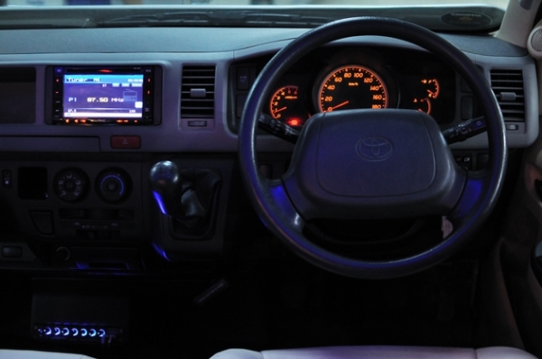 ขายด่วน Commuter 2010 แต่ง VIP 3แถว 9ที่นั่ง ภายในแต่งใหม่