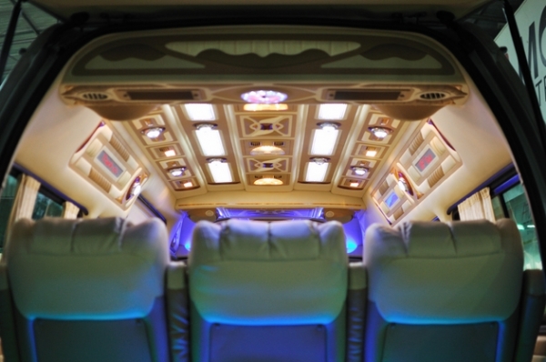ขายด่วน Commuter 2010 แต่ง VIP 3แถว 9ที่นั่ง ภายในแต่งใหม่