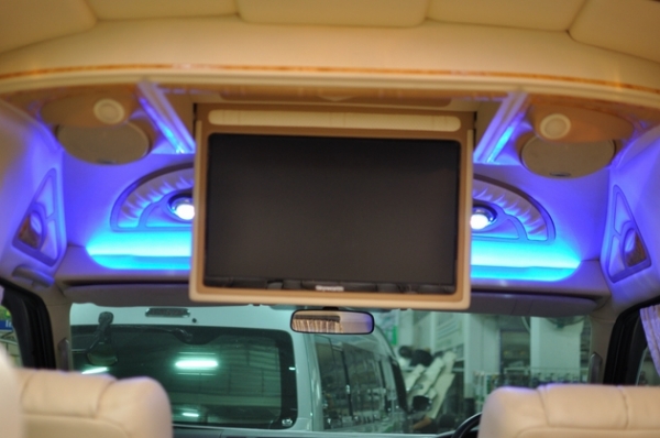 ขายด่วน Commuter 2010 แต่ง VIP 3แถว 9ที่นั่ง ภายในแต่งใหม่