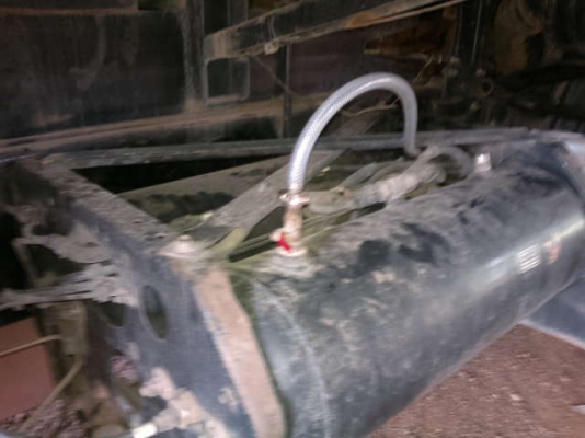 รถฮีโน่ 10ล้อดั๊ม FM 1 J  260 แรงม้า ปี 48 วิ่ง 130000 กม. สนใจติดต่อ 081- 6079515