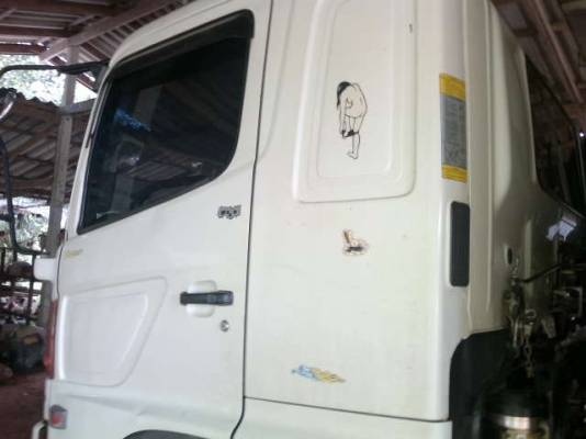 รถฮีโน่ 10ล้อดั๊ม FM 1 J  260 แรงม้า ปี 48 วิ่ง 130000 กม. สนใจติดต่อ 081- 6079515