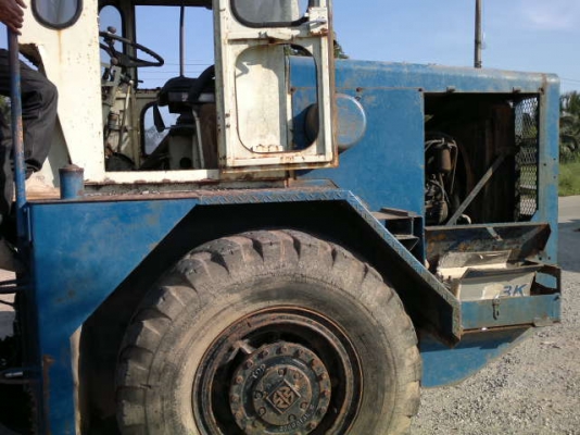 รถตัก KLD6A  เอว ออน  สนใจติดต่อ 081-6079515