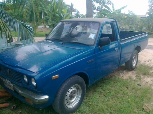 (ออกใบซื้อขายให้คับ)เป็นรถรุ่นปู่ย่าตายายเลิกใช้จอดนานเครื่องติดขี่ได้ จอดหลายปีจอดในร่มฝุ่นหลังคายังขาวอยู่เลยถ้าล้างจะสวย รอนกระบะสวยมากๆภายในถ้าล้างขัดเงาจะสวยสอาดสียังดีทั้งคันมีผุเล็กน้อย ไม่มีเล่มเอาไปใช้ในสวนลูกหลานขายเอง ออกไบซื้อขายให้