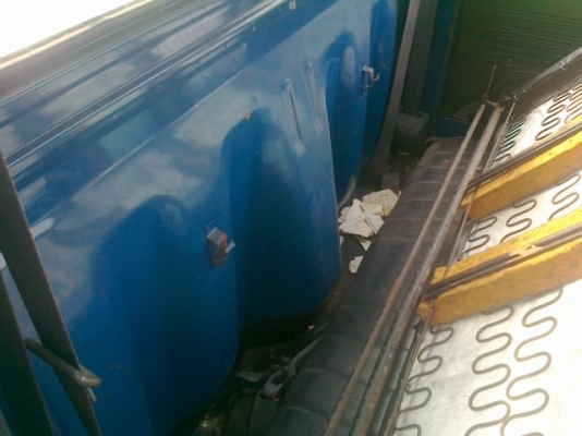 (ออกใบซื้อขายให้คับ)เป็นรถรุ่นปู่ย่าตายายเลิกใช้จอดนานเครื่องติดขี่ได้ จอดหลายปีจอดในร่มฝุ่นหลังคายังขาวอยู่เลยถ้าล้างจะสวย รอนกระบะสวยมากๆภายในถ้าล้างขัดเงาจะสวยสอาดสียังดีทั้งคันมีผุเล็กน้อย ไม่มีเล่มเอาไปใช้ในสวนลูกหลานขายเอง ออกไบซื้อขายให้