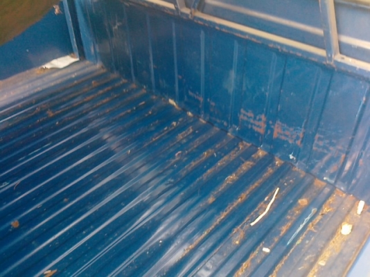 (ออกใบซื้อขายให้คับ)เป็นรถรุ่นปู่ย่าตายายเลิกใช้จอดนานเครื่องติดขี่ได้ จอดหลายปีจอดในร่มฝุ่นหลังคายังขาวอยู่เลยถ้าล้างจะสวย รอนกระบะสวยมากๆภายในถ้าล้างขัดเงาจะสวยสอาดสียังดีทั้งคันมีผุเล็กน้อย ไม่มีเล่มเอาไปใช้ในสวนลูกหลานขายเอง ออกไบซื้อขายให้