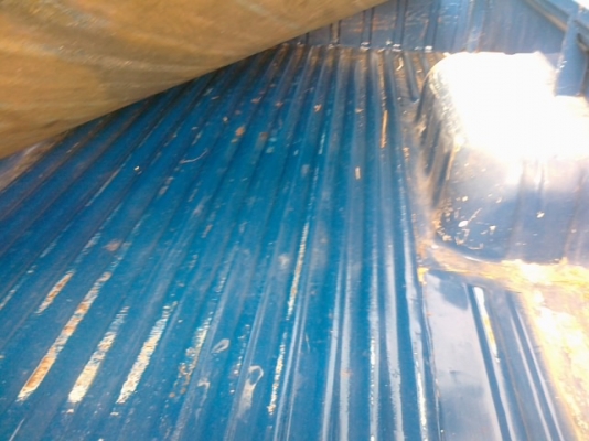 (ออกใบซื้อขายให้คับ)เป็นรถรุ่นปู่ย่าตายายเลิกใช้จอดนานเครื่องติดขี่ได้ จอดหลายปีจอดในร่มฝุ่นหลังคายังขาวอยู่เลยถ้าล้างจะสวย รอนกระบะสวยมากๆภายในถ้าล้างขัดเงาจะสวยสอาดสียังดีทั้งคันมีผุเล็กน้อย ไม่มีเล่มเอาไปใช้ในสวนลูกหลานขายเอง ออกไบซื้อขายให้