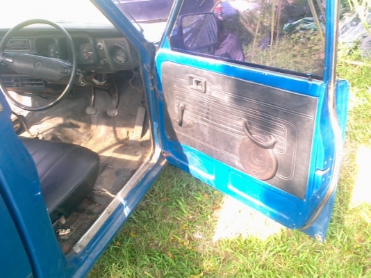 (ออกใบซื้อขายให้คับ)เป็นรถรุ่นปู่ย่าตายายเลิกใช้จอดนานเครื่องติดขี่ได้ จอดหลายปีจอดในร่มฝุ่นหลังคายังขาวอยู่เลยถ้าล้างจะสวย รอนกระบะสวยมากๆภายในถ้าล้างขัดเงาจะสวยสอาดสียังดีทั้งคันมีผุเล็กน้อย ไม่มีเล่มเอาไปใช้ในสวนลูกหลานขายเอง ออกไบซื้อขายให้