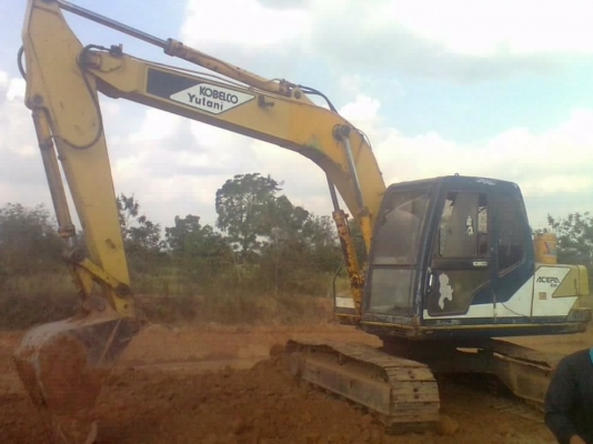 KOBELCO MARK III SK-120 ขายคู่กับรถหัวยาวหางปลาสิบล้อ ISUZU TX 175 แรง 6BG1 เพลาเดียว ทะเบียนครบ MARK III สภาพดีมาก เครื่องเดิมปั๊มเดิมทำงานเร็วไม่มีโหลด เอวแน่นดี ช่วงล่างประมาณ 70\% พร้อมใช้งานได้เลย เอกสารใบอินวอยซ์ครบครับ