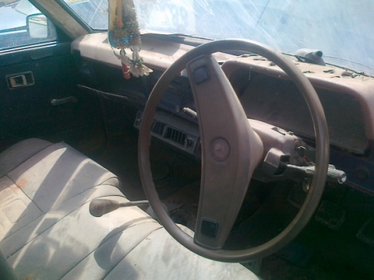 ขายม้ากระโดด 4ขอ เครื่องเบนซิล สภาพรถโดนน้ำท่วมมาเครึ่งคันช่วงล่างยังไม่ผุแค่เหลือง ตัวถังผุตามปกติเหมาะคนเอาไปปั้นหรือเอาไปชำแหละเครื่องเคยใช้งานได้ปกติ ตอนนี้ต้องเอาไปไล่ระบบหน่อยน้ำไม่น่าจะเข้าราคาพอได้