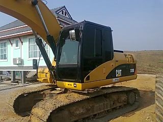 ขายCAT 320 D ไฟฟ้าครบ เอกสารเล่มทะเบียน ราคา 2,650,000 บาท เจ้าของขายเองราคาต่อรองได้