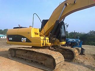 ขายCAT 320 D ไฟฟ้าครบ เอกสารเล่มทะเบียน ราคา 2,650,000 บาท เจ้าของขายเองราคาต่อรองได้