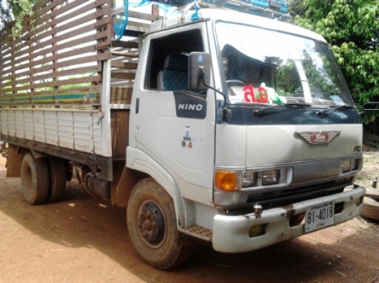 HINO FC 120 HP WO4D ปี 39 ซุปเปอร์เสี่ย กระบะเหล็กคอกไม้ยาว 4.50 เมตร เครื่องแห้งดีแน่นดีไม่มีเยิ้ม ภายในเก๋งสวยครบ กระจกไฟฟ้า พวงมาลัยเพาเวอร์ ช่วงล่างเฟืองท้ายใหญ่ ยางสภาพดี 70\% เอกสารทะเบียนภาษีครบพร้อมโอนครับ