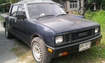 ขาย อีซูซุ KB 2200 4ประตู เครื่องดีครับขับกลับได้เลย