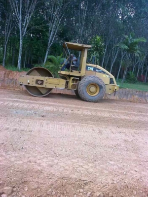 รถบด CAT  CS-533E  สั้นสะเทือน เปลื่อกเรียบ  ( รถใช้งานมา 3 ปี )   สนใจติดต่อ 081-6079515