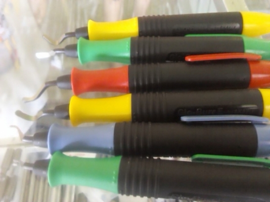 ชุดมีดขุดลบคม แต่งขอบชิ้นงาน เพื่อไม่ให้มีคมบาดมือ มีหลายแบบให้เลือก