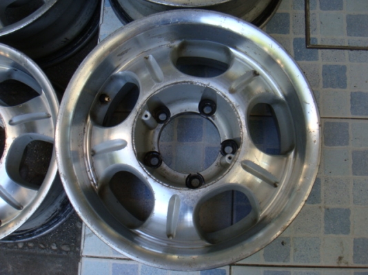 ขายล้อแม็ค 5 รู SUZUKI CARIBIAN สภาพพร้อมใช้