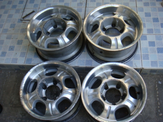 ขายล้อแม็ค 5 รู SUZUKI CARIBIAN สภาพพร้อมใช้